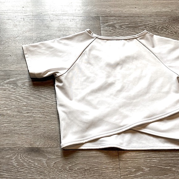 IVY PARK - Cropped Sporty T-Shirt - Crossed Back - Size Medium - Picture 11 of 16